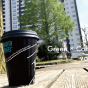 Green × Coffee,傍にCOFFEEを